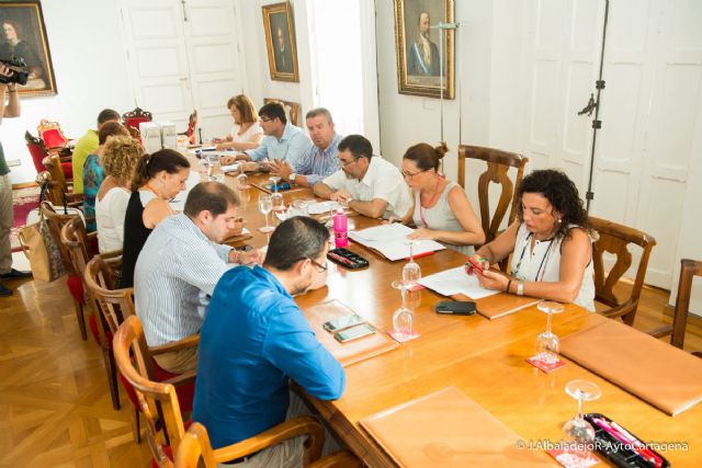 Luz verde a la primera fase del proyecto de asfaltado en barrios y diputaciones - 1, Foto 1