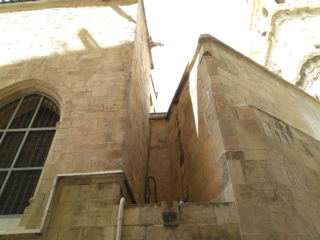 Huermur denuncia el desprendimiento de cascotes de una fachada de la Catedral de Murcia - 3, Foto 3