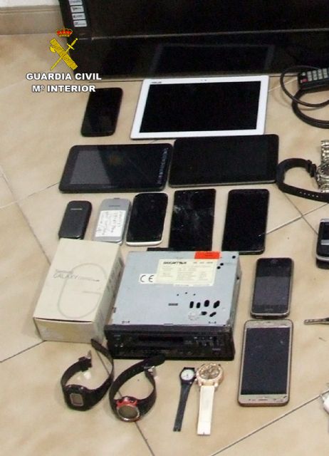 La Guardia Civil desmantela una banda juvenil dedicada a atracar a viandantes en Fuente Álamo - 4, Foto 4