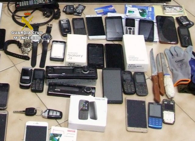 La Guardia Civil desmantela una banda juvenil dedicada a atracar a viandantes en Fuente Álamo - 5, Foto 5