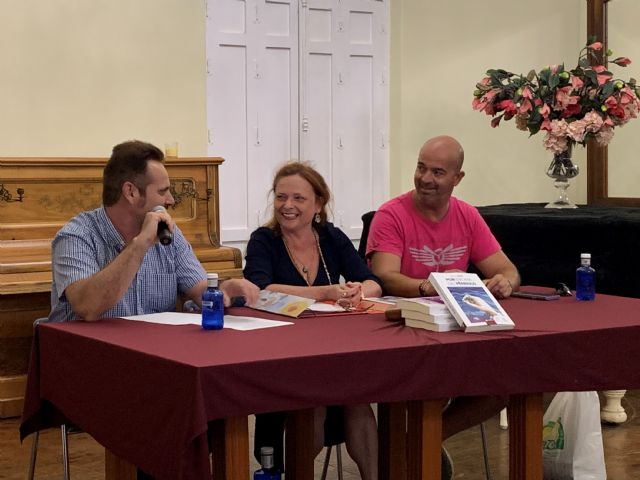 María Seng presenta en Águilas su libro Por encima del péndulo - 1, Foto 1