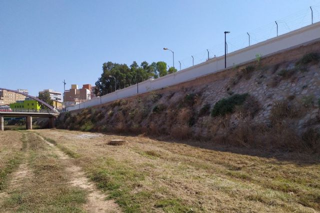 El Ayuntamiento limpia 26 cauces urbanos de ramblas del municipio - 1, Foto 1