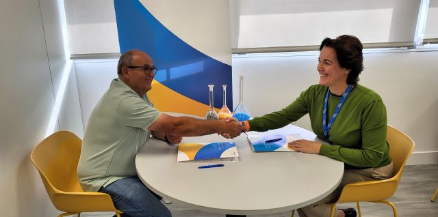 La Fundación SABIC España refuerza su compromiso con el deporte local renovando su patrocinio de la Escuela de Fútbol de La Aljorra - 1, Foto 1