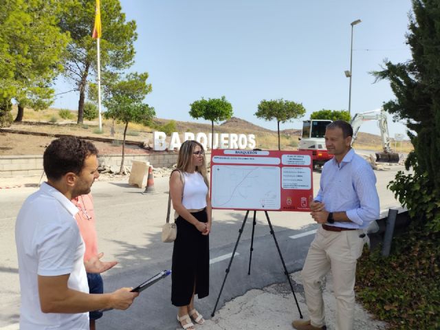 El Ayuntamiento renueva la transitada acera del Camino Real en Barqueros creando un espacio más seguro y accesible para los vecinos - 1, Foto 1