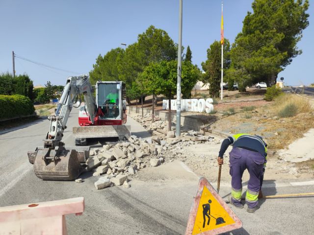 El Ayuntamiento renueva la transitada acera del Camino Real en Barqueros creando un espacio más seguro y accesible para los vecinos - 3, Foto 3