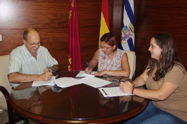 Firmados los convenios de colaboración con la AJAM y el Grupo de Coros y Danzas - 1, Foto 1