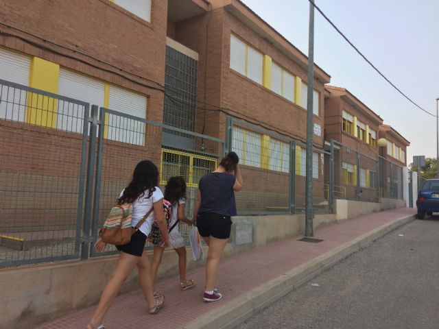 Un total de 3.711 alumnos de Educación Infantil y Primaria comienzan hoy el curso escolar 2017/2018 con normalidad en once colegios de Totana, Foto 6
