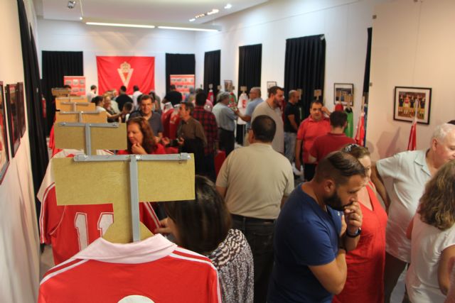 El Museo Municipal Barón de Benifayó acoge durante el mes de septiembre la exposición Camisetas históricas del Real Murcia - 1, Foto 1