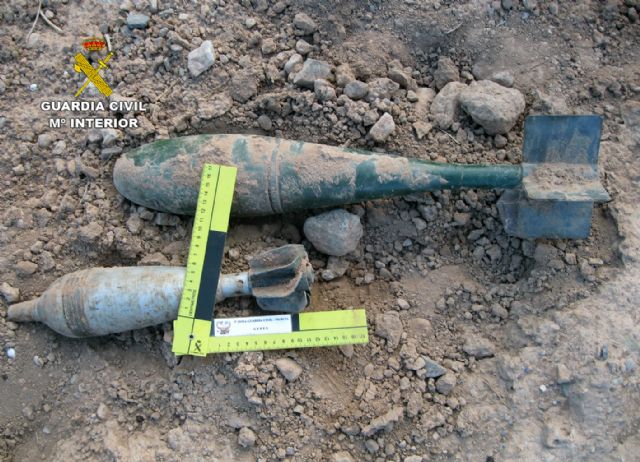 La Guardia Civil desactiva una granada de mortero y un proyectil de aviación - 1, Foto 1