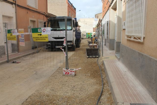 En los próximos días finalizarán las obra de renovación de servicios y adoquinado mediante plataforma única en la calle Romualdo López Cánovas, Foto 1