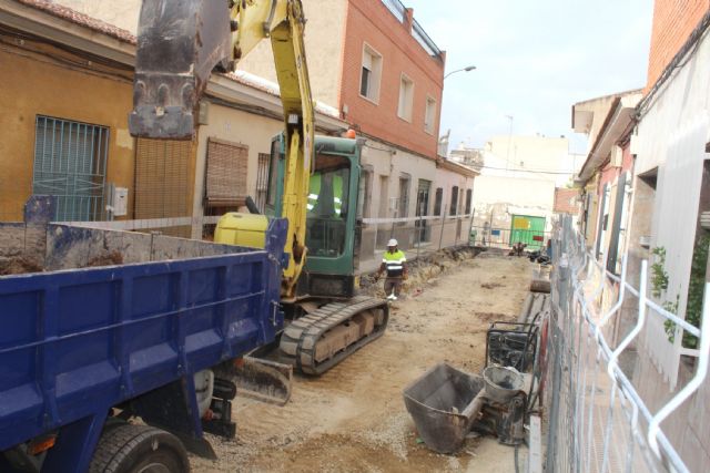 En los próximos días finalizarán las obra de renovación de servicios y adoquinado mediante plataforma única en la calle Romualdo López Cánovas, Foto 2