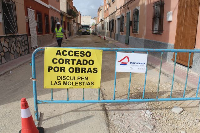En los próximos días finalizarán las obra de renovación de servicios y adoquinado mediante plataforma única en la calle Romualdo López Cánovas, Foto 4