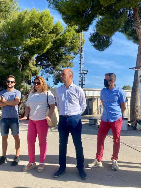 El Ayuntamiento de Molina de Segura inicia los trabajos de dotación de nuevo pavimento en la pista de atletismo de la Ciudad Deportiva El Romeral - 1, Foto 1