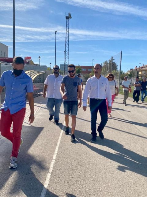 El Ayuntamiento de Molina de Segura inicia los trabajos de dotación de nuevo pavimento en la pista de atletismo de la Ciudad Deportiva El Romeral - 2, Foto 2