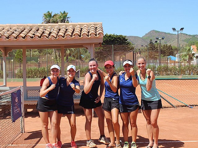 Las tenistas totaneras Ana Heredia y Mariángeles Victoria ganan en el campeonato de España por equipos de 2° categoría al equipo salmantino Alba de Tormes por un luchado 3-1, Foto 2
