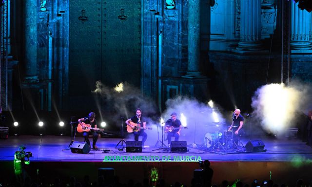 Viva Suecia emociona con un pregón histórico que llena la Plaza de la Catedral en el inicio de la Feria de Murcia 2025 - 3, Foto 3
