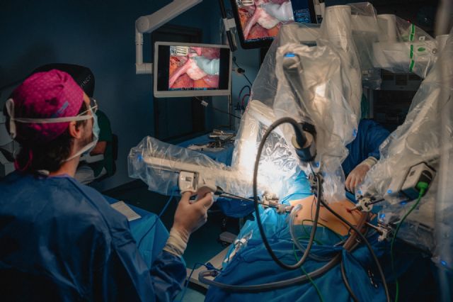 Vithas Granada consolida la apuesta por la cirugía robótica con sus primeras tres cirugías de alta complejidad con el Da Vinci - 2, Foto 2