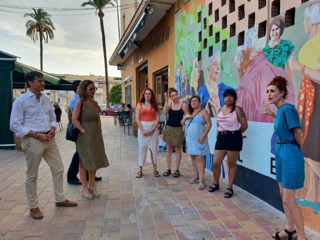El Barrio de San Roque de Molina de Segura embellece sus calles con Vidas coloridas, dos nuevas pinturas murales - 2, Foto 2