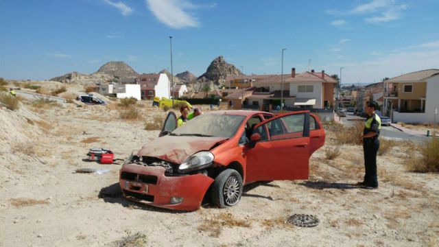 La Policía Local de Archena frustra el intento de suicidio de una persona que intentaba quitarse la vida en el interior de su vehículo - 1, Foto 1