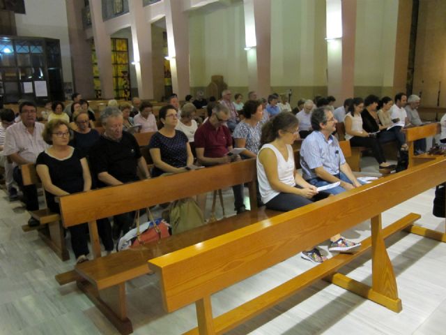 Más de 100 personas de organizaciones de lglesia participan en una Vigilia de Oración para defender el trabajo decente - 3, Foto 3