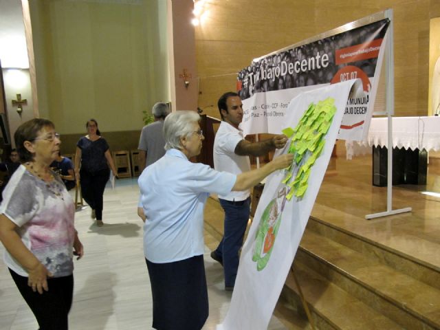 Más de 100 personas de organizaciones de lglesia participan en una Vigilia de Oración para defender el trabajo decente - 4, Foto 4
