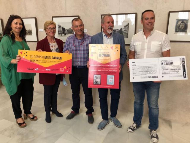 Medio centenar de comercios de El Carmen celebran el otoño con invitaciones al teatro y entrega de cheques regalo - 1, Foto 1