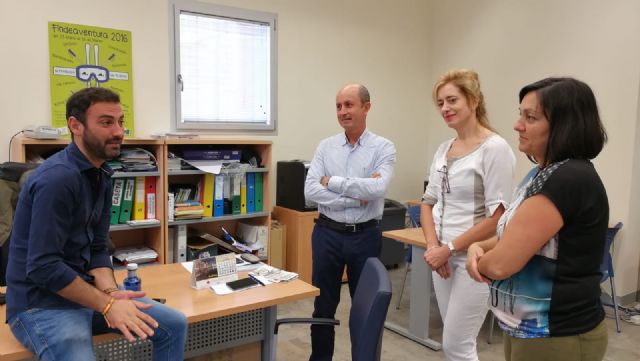 Medio millar de estudiantes lorquinos solicitan becas al Ministerio de Educación a través de la colaboración de los Informajoven de la Concejalía de Juventud y los institutos de secundaria del municipio - 1, Foto 1