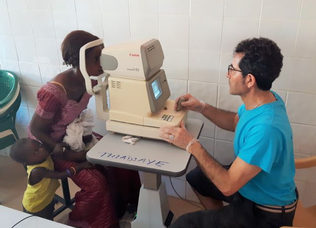 La Facultad de Óptica y Optometría de la UMU y Azul en Acción llevan a Senegal gafas montadas en la Universidad de Murcia - 1, Foto 1