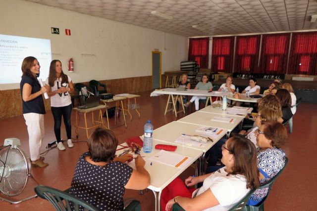 El Ayuntamiento de Caravaca pone en marcha un plan formativo con las asociaciones de mujeres del municipio - 2, Foto 2