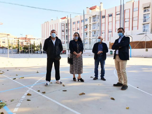 El Ayuntamiento de Lorca inicia el Plan Sombra municipal instalando 14 toldos en el CEIP Sagrado Corazón de Jesús - 2, Foto 2