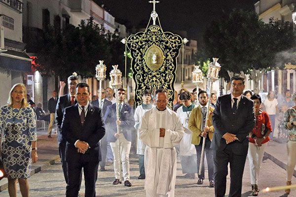 El Rosario vespertino se ha convertido en un momento único de la Hermandad de la Vera-cruz Ilipenses - 1, Foto 1