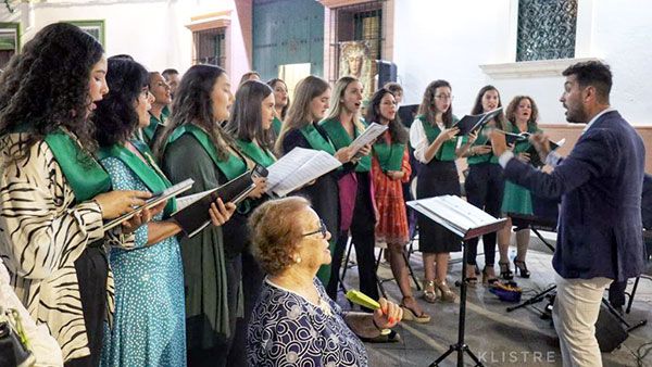 El Rosario vespertino se ha convertido en un momento único de la Hermandad de la Vera-cruz Ilipenses - 2, Foto 2