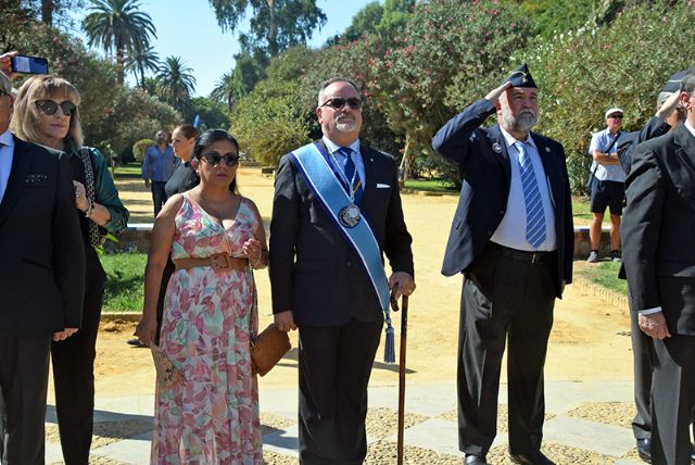 La Hispanidad une a instituciones y asociaciones sevillanas en un emotivo acto ante el monumento a Colón - 3, Foto 3