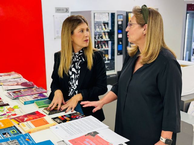 La actriz y cuentacuentos lorquina Inma Guillén inaugura el ciclo Sábados de cuento, una iniciativa dirigida al fomento de la lectura entre los más pequeños - 3, Foto 3