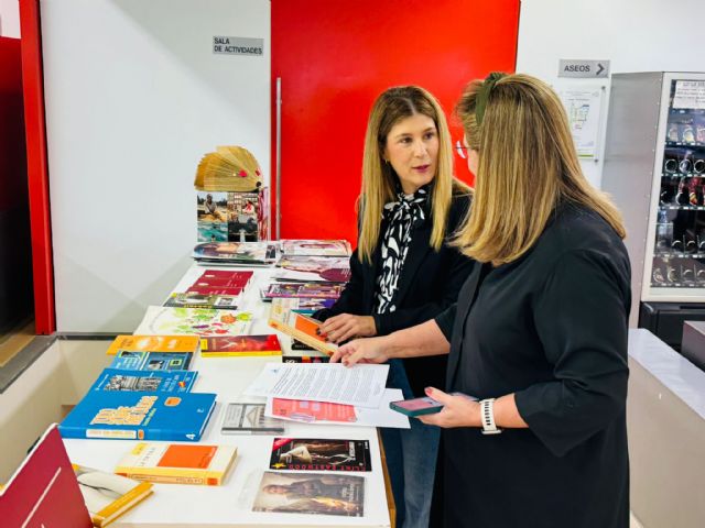 La actriz y cuentacuentos lorquina Inma Guillén inaugura el ciclo Sábados de cuento, una iniciativa dirigida al fomento de la lectura entre los más pequeños - 4, Foto 4