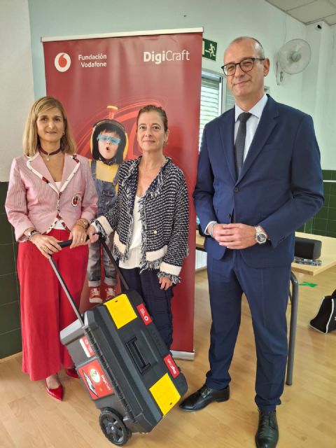 64 colegios reciben el kit de tecnología, desarrollo sostenible y programación de 'DigiCraft' para mejorar la competencia digital - 4, Foto 4