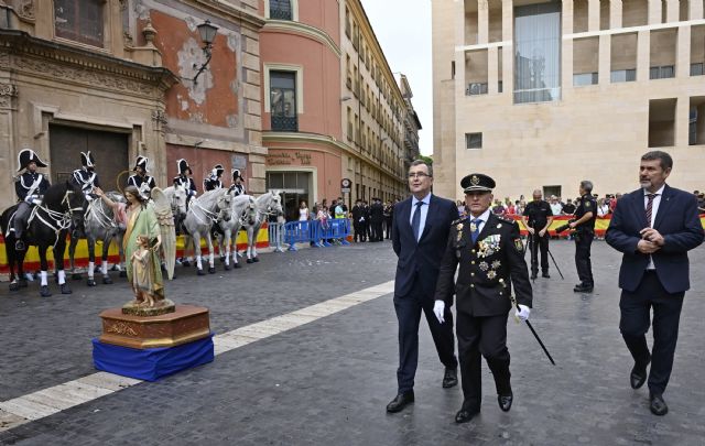 La Policía Nacional entrega un obsequio a la ciudad de Murcia por el 1.200 aniversario de su fundación - 4, Foto 4