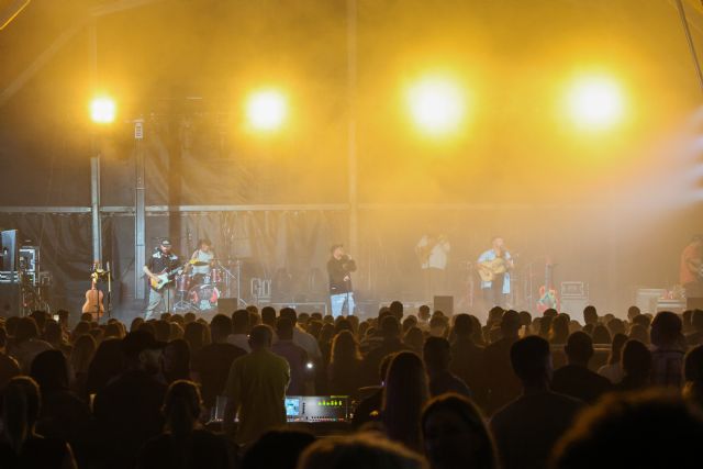 El gran castillo de fuegos artificiales pone el broche de oro a unas multitudinarias Fiestas Patronales 2025 en Puerto Lumbreras - 2, Foto 2