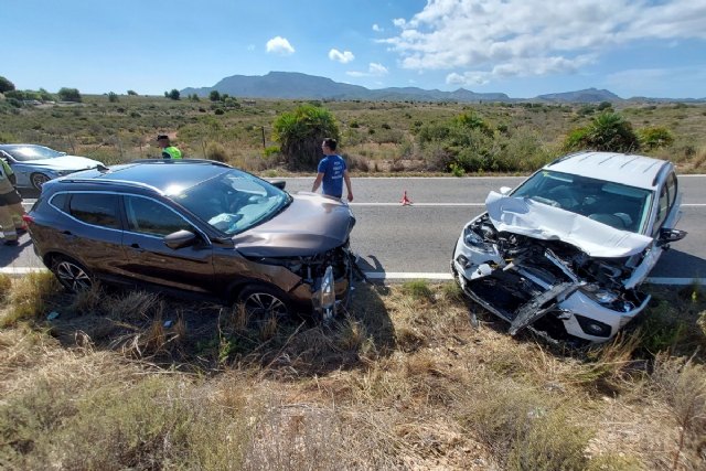 Bomberos de Cartagena evacúan a ocupantes de vehículos tras un accidente múltiple en la carretera de Canteras a La Azohía - 1, Foto 1