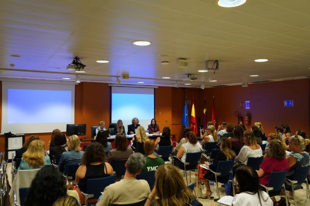 Profesionales de Servicios Sociales actualizan sus conocimientos sobre los recursos de empleo y formación disponibles en Murcia - 2, Foto 2