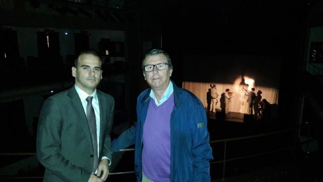 Más de 1.500 escolares asisten en el Teatro Guerra al espectáculo Los Moussakis. Música de los Balcanes, organizado por la Obra Social la Caixa - 1, Foto 1