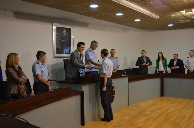 El alcalde recibió en el Ayuntamiento a los 137 nuevos alumnos de la AGA a los que declaró vecinos del municipio - 3, Foto 3