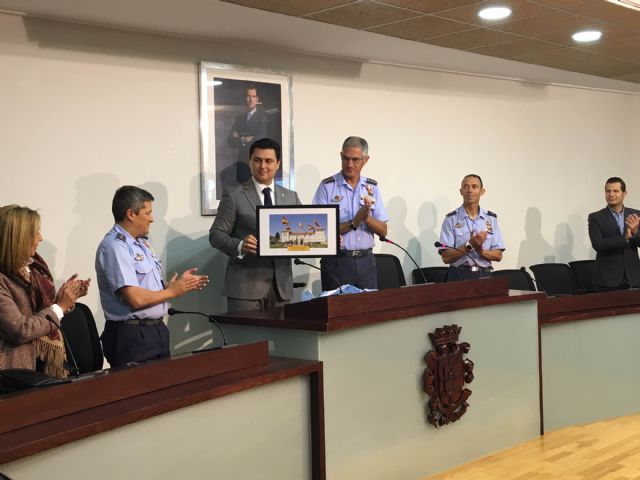 El alcalde recibió en el Ayuntamiento a los 137 nuevos alumnos de la AGA a los que declaró vecinos del municipio - 4, Foto 4