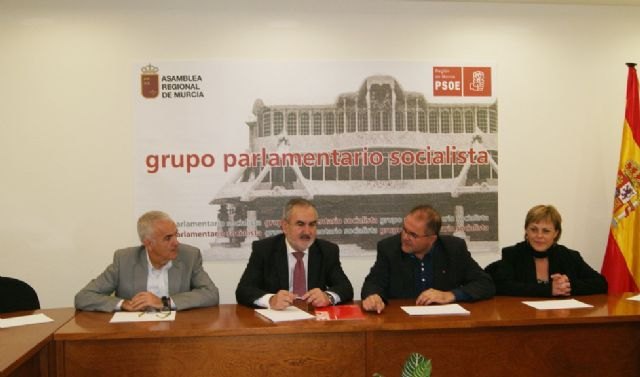 González Tovar se compromete con el alcalde de Totana a reclamar en los presupuestos regionales para 2017 una partida de 400.000 euros para la mejora de las redes de abastecimiento de Totana, Foto 1