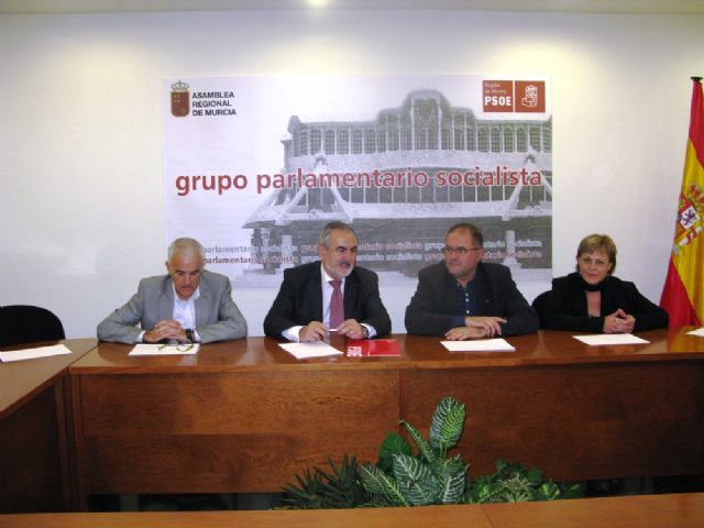 El alcalde culmina su ronda de reuniones con los Grupos Parlamentarios en la Asamblea Regional, Foto 6