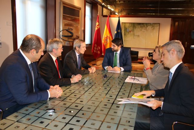 Fernando López Miras recibe en el Palacio de San Esteban al embajador de Francia en España - 3, Foto 3