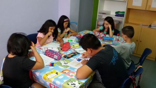Gran éxito de las actividades de ocio educativo y refuerzo escolar que desarrolla El Candil, Foto 7