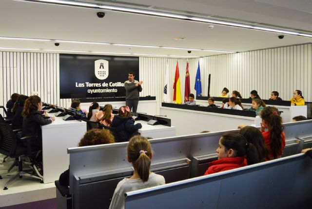 Los escolares del colegio 'San José' participan en un pleno infantil en el Ayuntamiento - 1, Foto 1