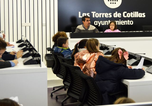 Los escolares del colegio 'San José' participan en un pleno infantil en el Ayuntamiento - 4, Foto 4