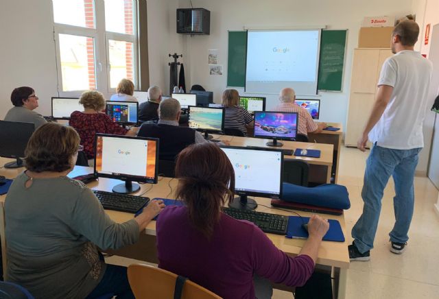 Cerca de 40 mayores torreños se forman gratuitamente en nuevas tecnologías - 1, Foto 1